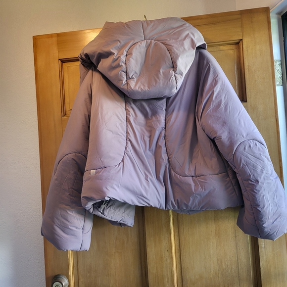 Lululemon Hooded Insulated Wrap in Heathered Purple Size 4 - Picture 3 of 13